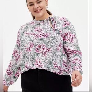 Torrid Womens NWT Plus Size 1 1X White Pink Floral Georgette Bow Tie Blouse